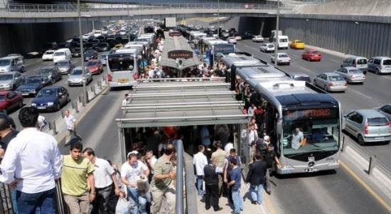 Metrobüs izdihamı